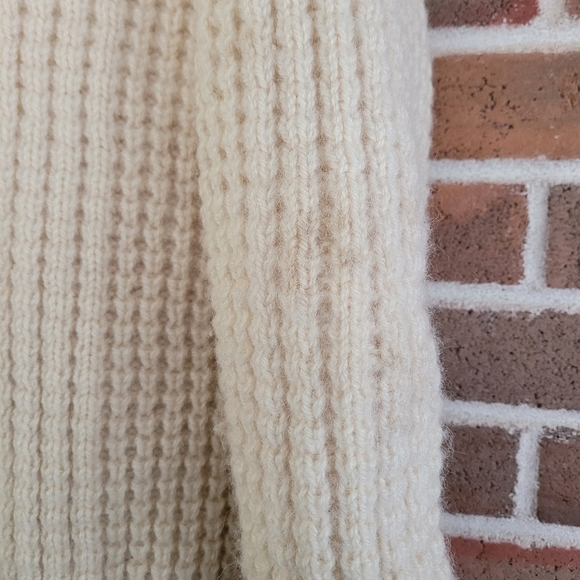 GAELTARRA 100% PURE WOOL. Hnadloomed in ireland lined caridgan. - Picture 6 of 9